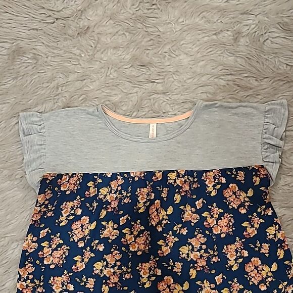 Xhiliration‎ womens gray and teal floral flowy polyester rayon tshirt size xs - Picture 2 of 5